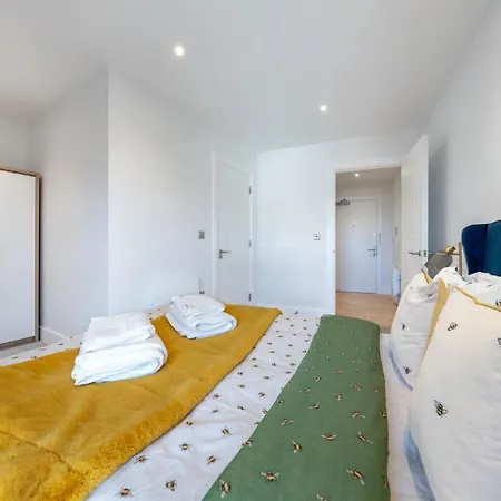 Lovely 3 Bedroom House Free Parking Luton  Extérieur photo