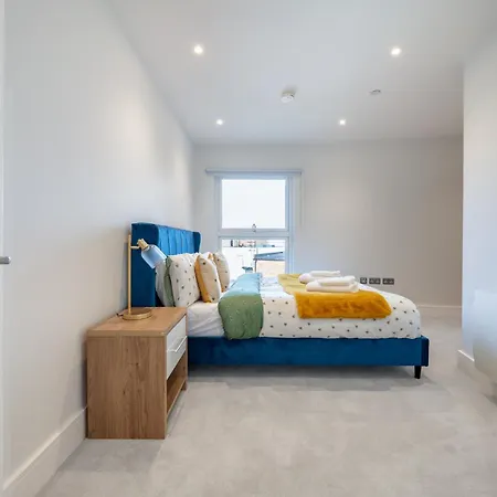 Lovely 3 Bedroom House Free Parking Luton  Extérieur photo