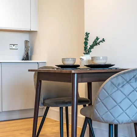Lovely 3 Bedroom House Free Parking Luton  Extérieur photo