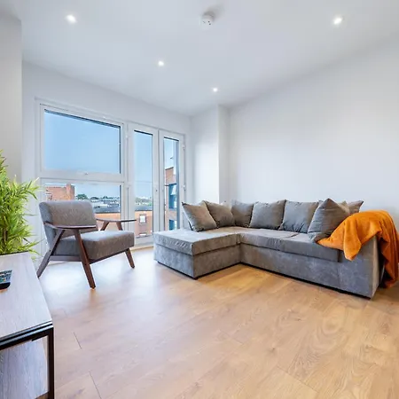 Lovely 3 Bedroom House Free Parking Luton  Extérieur photo